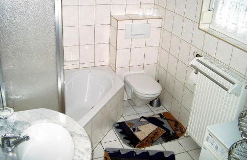 FH-Ostfrieslandtraum-mit-Wintergarten-und-eingezaeuntem-Grundstueck - Foto 7