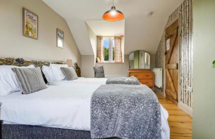 Mwsogl - Luxurious Family Fishing Lodge Near Aberaeron With Private Fishing - Photo 19