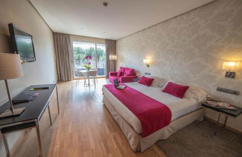 Apartosuites Jardines de Sabatini - Photo 37