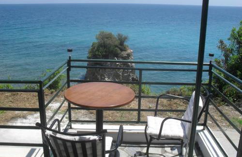 Kamari Guesthouse - Photo 9