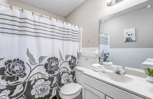 Minutes from the Airport - Wonderful Warrington - Photo 33