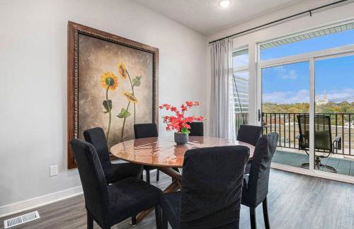 Luxurious Midtown Retreat with Elevator Access - Foto 32