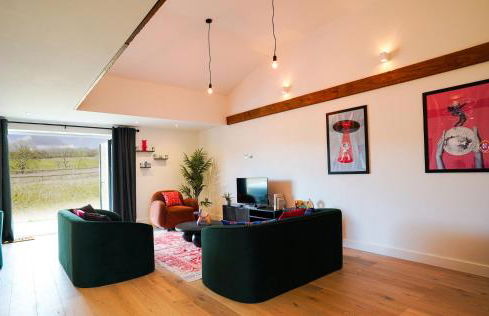 Moonlight Lodge - 4 bedroom Barn with Hot Tub! - Foto 20