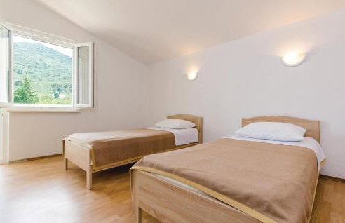 Two-Bedroom Apartment In Hodilje - Photo 15