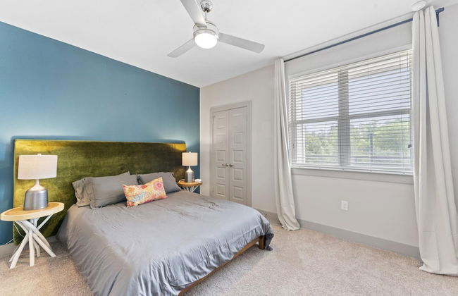 Serene 1BR King Suite Close to Downtown w Fast Wifi - Foto 8