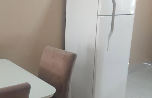 Check-in AUTÔNOMO, churrasqueira em Casa! Acesse 2ar, 2q,2B, pague 4 ou mais hóspedes, até 6 camas e tem pátio, garagem, roupa de cama, máquina de lavar roupas, portão eletrônico, todos privativos! Desconta duração! Entrada 15h adiante, inclusive madruga - Foto 6