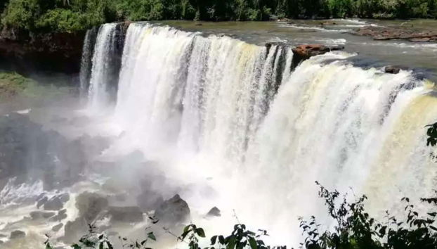 La cascade Ñacunday est située dans l'Alto Paraná