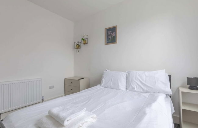 Spacious & Newly Renovated 4BD House East Ham! - Foto 12