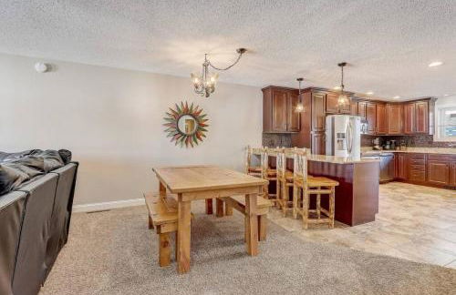 Sunrise Beach for Family Fun and Walk to Noahs Ark - Foto 5