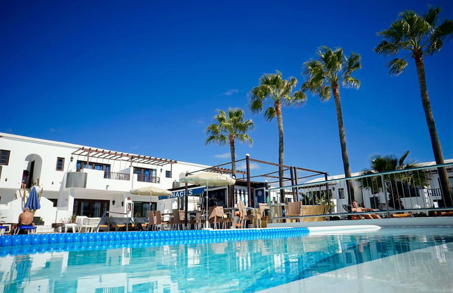 Apartamentos Plaza Azul - Photo 18