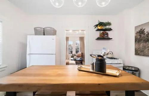 Newly Renovated - Professionally Designed - 2 BR - Foto 24