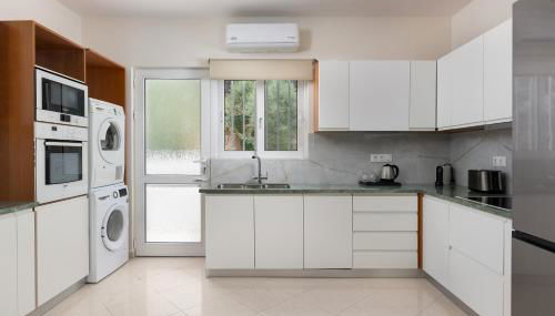 Celestial City Suite - Foto 3, stove, dishwasher, toaster