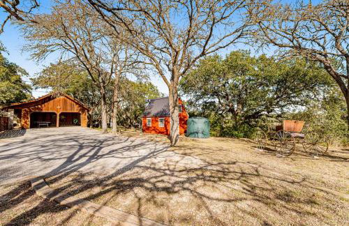 Hill country gem with private pool, deck, firepit, Ping-Pong, foosball, & WiFi - Photo 41