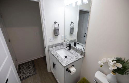 4 Min to Downtown - 10 Min to Elon - Washer and Dryer - Foto 24