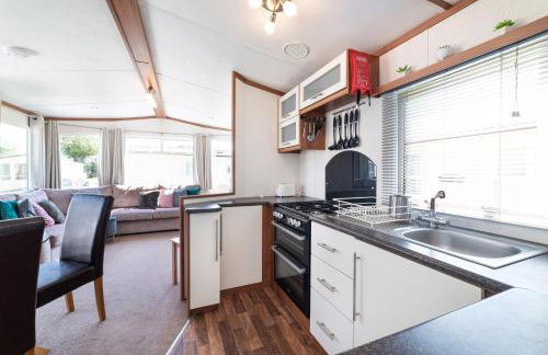 Dog Friendly Lovely Caravan by Beach Prestatyn N Wales 6 Berth Read full Host details before booking Mon in to Fri out Fri in to Mon out Mon to Mon Fri to Fri ONLY - Foto 8