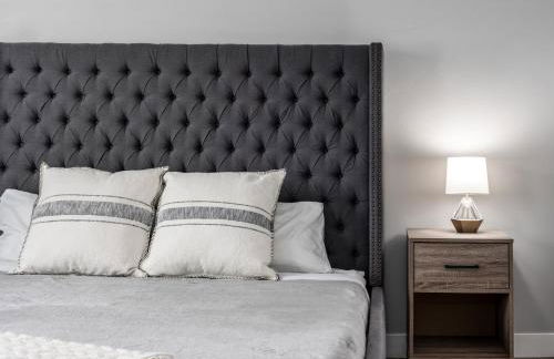 8 Beds 2 Full Kitchens Fenced HUGE Yard & Parks! - Foto 9