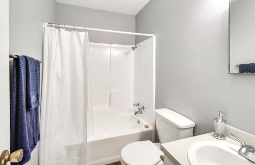 Walk to Dining and Shops Dtwn Brookhaven Home! - Foto 13