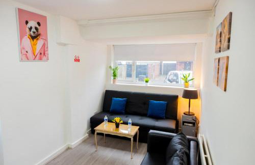 Beautiful Modern Home in London, Free Parking, Family Home, Sleeps 9, Close to Railway Station - Foto 21