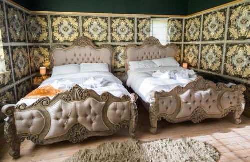 Deluxe 4 or 5 Bed House with Hot Tub, Cinema Room Sleeps 15 - Foto 8