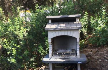 VILLA VITTORIA with LARGE PRIVATE HEATED SWIMMING POOL COMPLETE with HIDROMASSAGE FOR EXCLUSIVE USE , SEA and BEACH VIEW, 150 METERS FROM THE BEACH, POOL SURFACE 60 mq, POOL DEPTH 140 cm , FREE PARKING AND WIFI - Foto 35