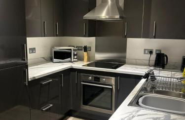 Cozy 2-Bed Home near Barnwell Country Park - Free Parking - Photo 11