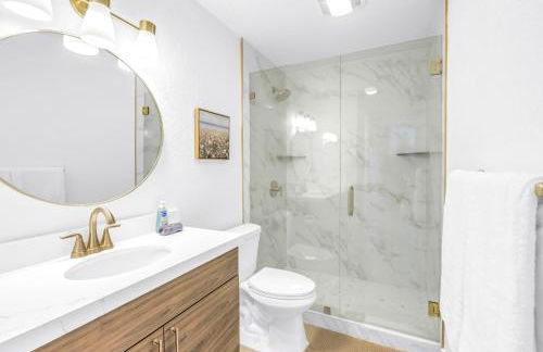 The Village Breeze, 2 Units - 4 BR, 4 Baths, Pool Walk to Beach and Siesta Key Village - Foto 32