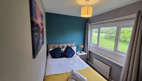 2ndHomeStays- Willenhall-A Serene 3 Bed House with a Garden View-Suitable for Contractors and Families-Sleeps 9 - 7 mins to J10 M6 and 21 mins to Birmingham - Photo 4