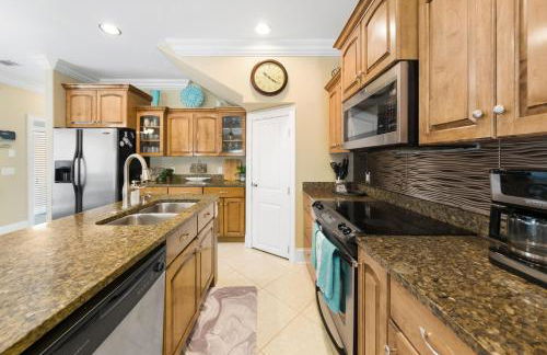 Summer Special, Lux 4BR House Sleeps 12, Pool, Elevator, King bed - Foto 19