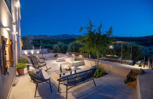 Pavlina Villa , a hidden gem with heated pool and ping pong! - Photo 65