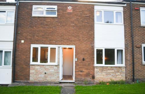 2ndHomeStays- Willenhall-A Serene 3 Bed House with a Garden View-Suitable for Contractors and Families-Sleeps 9 - 7 mins to J10 M6 and 21 mins to Birmingham - Foto 36