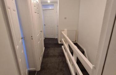 6 bed, sleeps 8, 1 Mile from New Cross Hospital, 10 mins from M6 Jct 10 & M54 Jct 1 - Foto 17