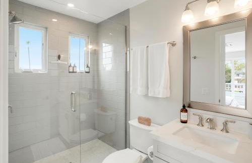 Coastal retreat near the beach w Panoramic Ocean Views, Rooftop Deck, & Firepit - Foto 37