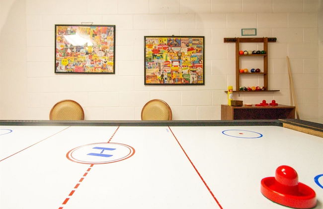 3 Bedroom Home With Private Screened Pool With Rock Waterfall Feature and Gameroom by Florida Dream Homes - Foto 36