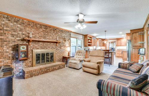 Spacious Mount Pleasant Home with Grill and Yard! - Foto 3