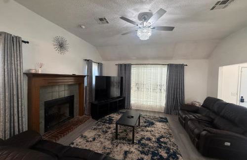 Emmanuel House - Photo 19