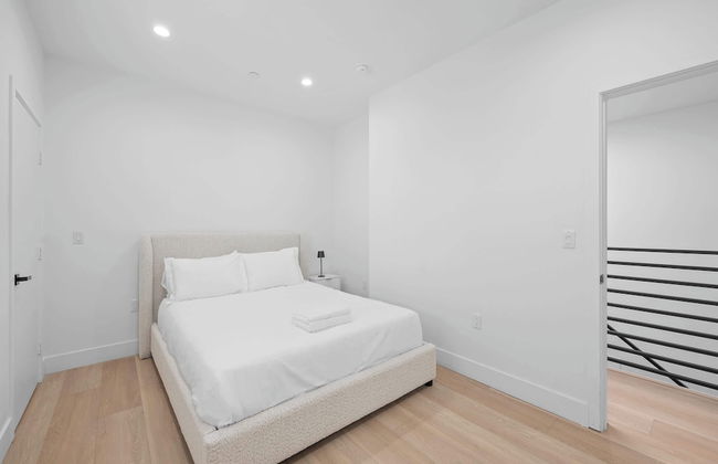 Not Affected by the Fire/modern 5BR Home With Full Amenities & Parking #2 - Foto 6