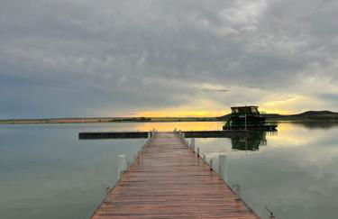 Casa Frente ao Lago com Piscina Aquecida no Melhor Condomínio - Foto 23