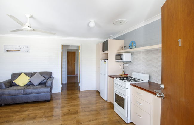 Shark Bay Seafront Apartments - Photo 17