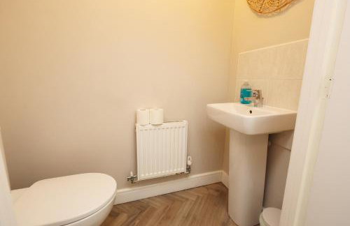 Contractor 4 Bed 3 Bath House Near Airport Parking Barry Island with Parking - Foto 69