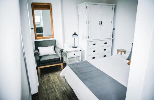 House-1 Bedroom, 1 Bath-Private, Centrally Located - Foto 18