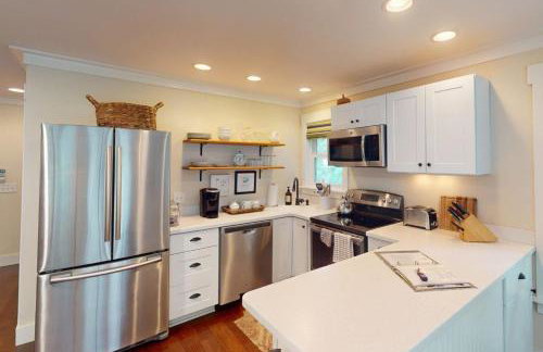 Steps to Riverfront Dtwn Bluffton Studio! - Photo 2