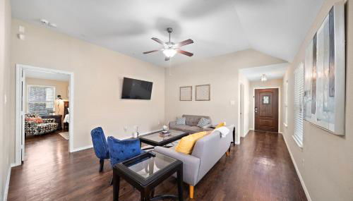 Cozy Getaway Nr Airport WiFi BBQ Yard Pet - Foto 5