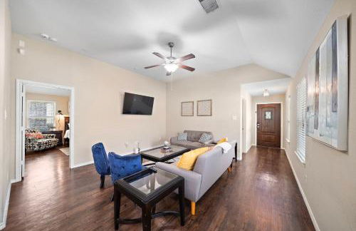 Cozy Getaway Nr Airport WiFi BBQ Yard Pet - Foto 5