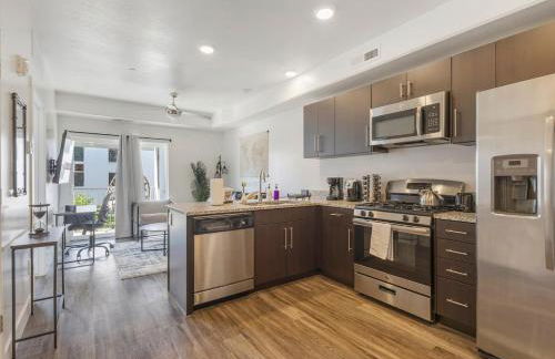 Apt in Heart of SLC - King Bed - Gym - Smart TV - Foto 4