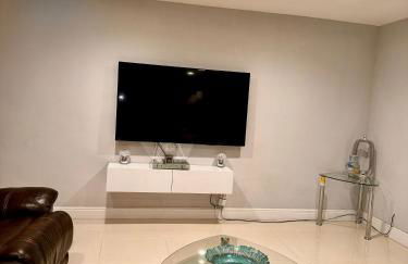 Modern Miami Oversized 3 Bedroom in Central Location - Foto 16