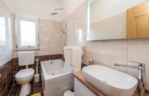 Villa Petra s bazenom, roštiljem i parkingom - Foto 32