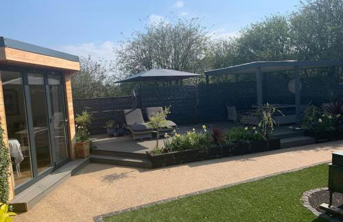 brand new cozy cabin with parking - Foto 15