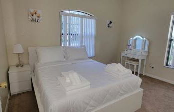 Cheerful 4bed 3bath with pool home near Disney - Foto 27