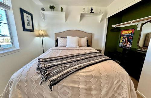 Epic Views, Huge House, Acres of J-Trees to explore, Hot Tub, Pool, AC, and Mini-Golf - Foto 52