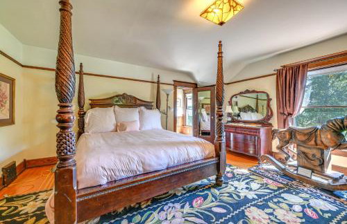 Historic Auburn House on 37 Acres with Private Lake! - Foto 13